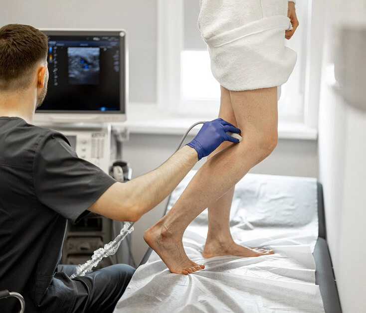 A Boca Raton vein treatment center specialist performs a varicose vein ultrasound.